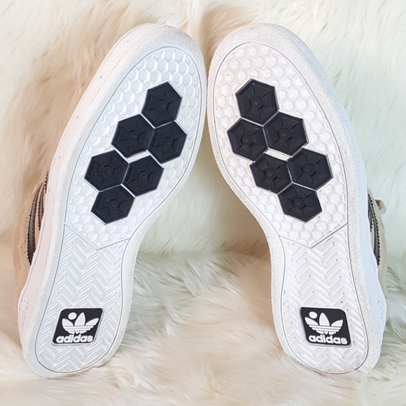 Adidas - Picture 6 of 8